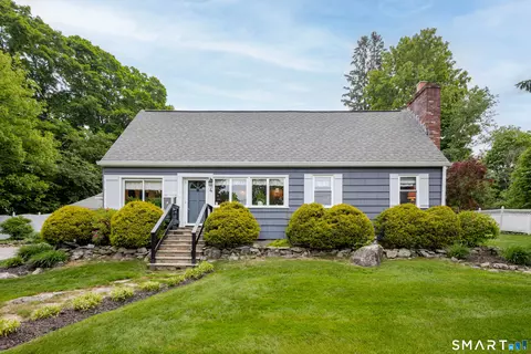 4 Kearn Rd, New Fairfield, CT 06812