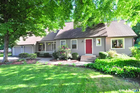 19 Hampden Pl, Windsor, CT 06095