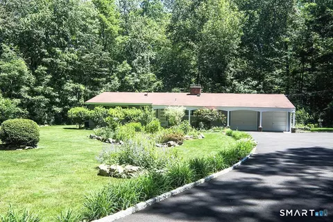 36 Creeping Hemlock Dr, Norwalk, CT 06851