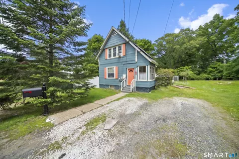 104 Fairview St, Willimantic, CT 06226