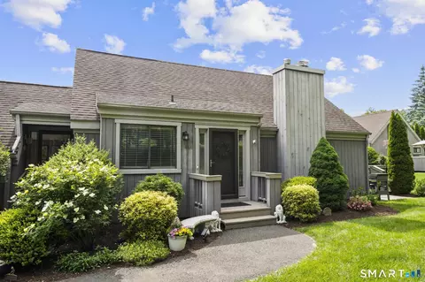 44 Buckskin Ln #A, Stratford, CT 06614