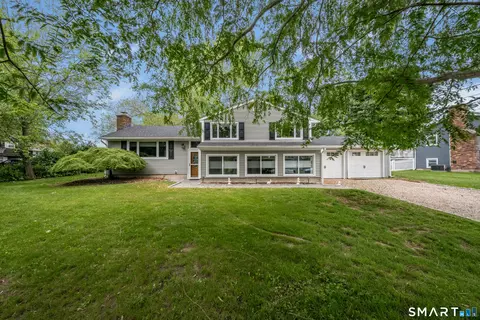26 Indian Dr, Clinton, CT 06413