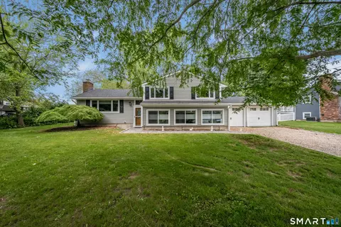 26 Indian Dr, Clinton, CT 06413