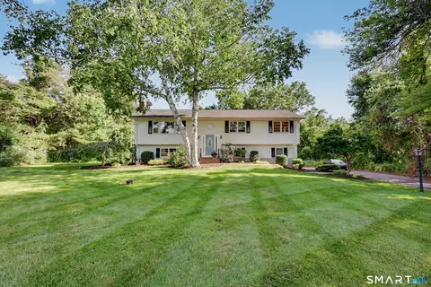 17 Green Hill Rd, Bethany, CT 06524
