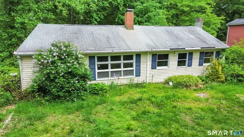 11 Brook Trl, East Hampton, CT 06424