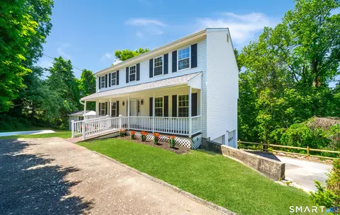 1425 James Farm Rd, Stratford, CT 06614