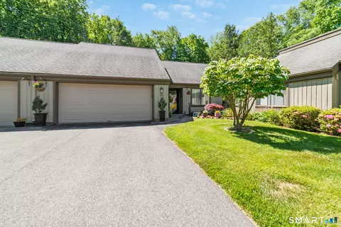 28 Heritage Crst #E, Southbury, CT 06488