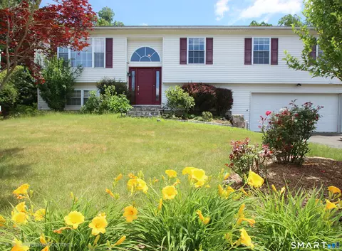 5 Oaktree Ct, Bethel, CT 06801