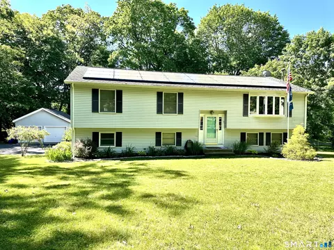 126 Rope Ferry Rd, Waterford, CT 06385