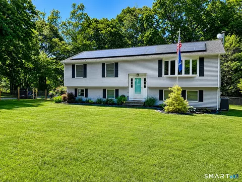 126 Rope Ferry Rd, Waterford, CT 06385