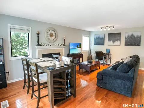 1 Glenrock St #1, Norwalk, CT 06850