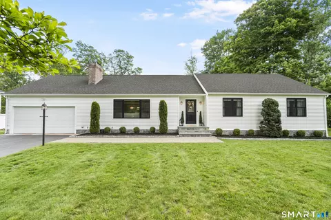 50 Wagner Dr, Hamden, CT 06518