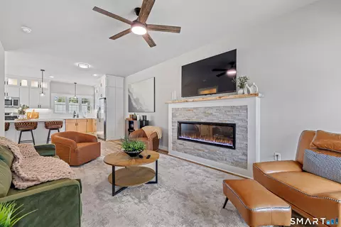 Living - 39 Valley View Dr #14B, Killingly, CT 06241 photo 3 of 4