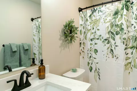 Bath - 39 Valley View Dr #14B, Killingly, CT 06241 photo 1 of 7