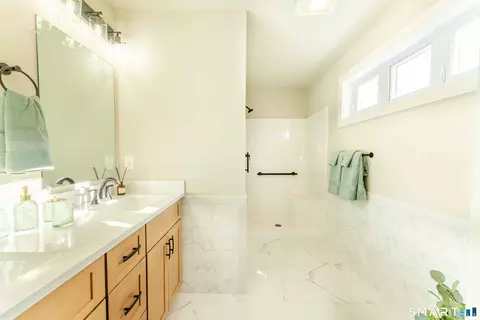 Bath - 37 Valley View Dr #14A, Killingly, CT 06241 photo 5 of 6