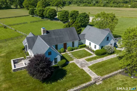 305 Pequot Trl, Pawcatuck, CT 06379