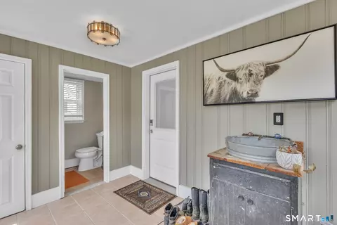 Entry Way - 651 Cook Hill Rd, Killingly, CT 06239 photo 1 of 3