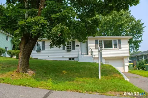32 Kaynor Dr, Waterbury, CT 06708