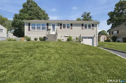 11 Gertrude Ln, West Haven, CT 06516