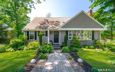 1364 Ridge Rd, North Haven, CT 06473