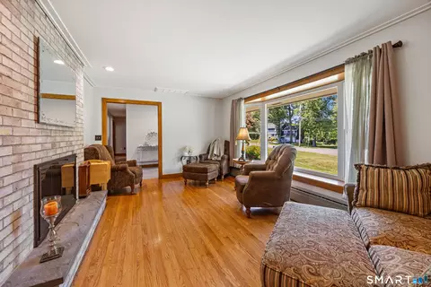 Living - 1500 Rhey Ave, Wallingford, CT 06492 photo 5 of 5
