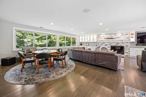 Living - 1500 Rhey Ave, Wallingford, CT 06492 photo 1 of 5