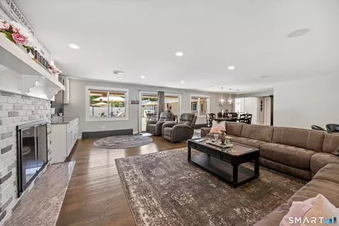 Living - 1500 Rhey Ave, Wallingford, CT 06492 photo 3 of 5