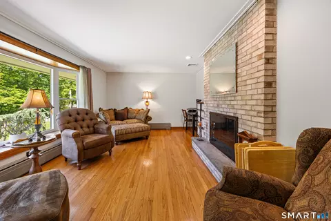 Living - 1500 Rhey Ave, Wallingford, CT 06492 photo 4 of 5