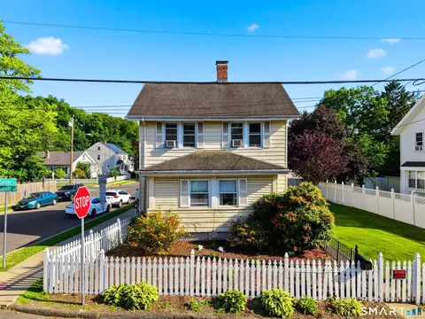 35 Faucett St, Stamford, CT 06906