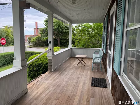 3 Front St, Groton, CT 06340