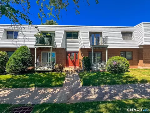 256 Richard St #2, Newington, CT 06111
