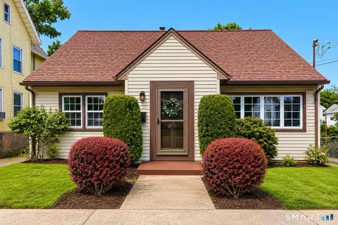 11 Winter St, Ansonia, CT 06401