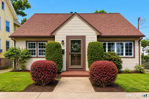 11 Winter St, Ansonia, CT 06401