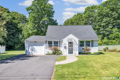 202 Glen Hills Rd, Meriden, CT 06451