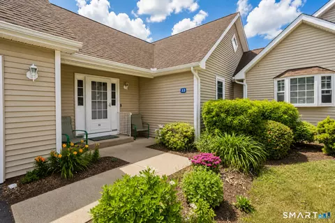 33 Joanne Dr #33, East Hartford, CT 06108
