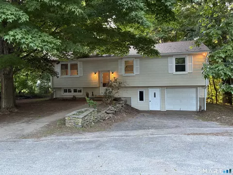6 Elaine St, Bozrah, CT 06334