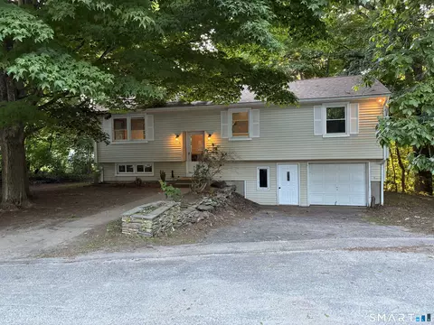 6 Elaine St, Bozrah, CT 06334