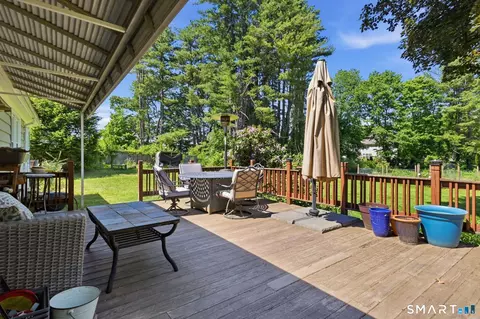 Exterior - 542 Halladay Ave W, Suffield, CT 06078 photo 7 of 14
