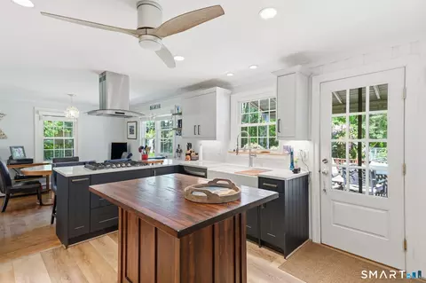 Kitchen - 542 Halladay Ave W, Suffield, CT 06078 photo 3 of 4