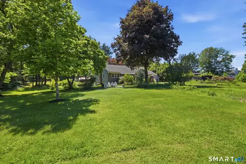 Exterior - 542 Halladay Ave W, Suffield, CT 06078 photo 10 of 14