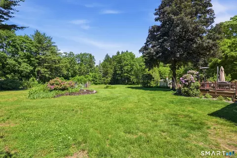 Exterior - 542 Halladay Ave W, Suffield, CT 06078 photo 5 of 14
