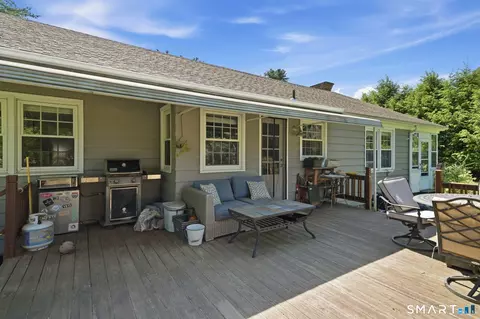 Exterior - 542 Halladay Ave W, Suffield, CT 06078 photo 6 of 14