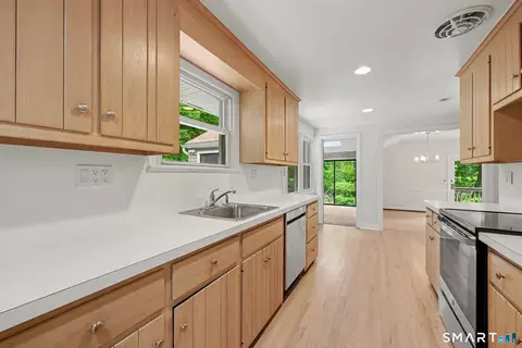 Kitchen - 27 Apple Ln, Redding, CT 06896 photo 1 of 3