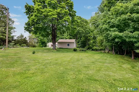 Exterior - 27 Apple Ln, Redding, CT 06896 photo 7 of 13