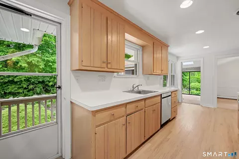 Kitchen - 27 Apple Ln, Redding, CT 06896 photo 2 of 3
