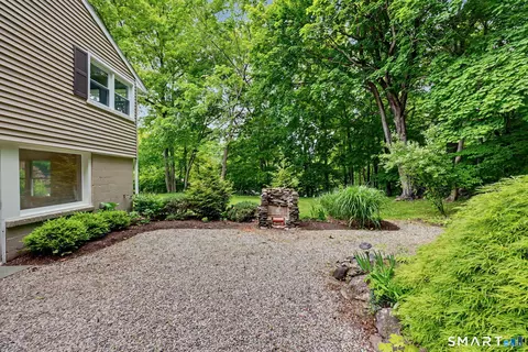 Exterior - 27 Apple Ln, Redding, CT 06896 photo 6 of 13