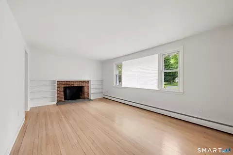 Living - 27 Apple Ln, Redding, CT 06896 photo 2 of 7