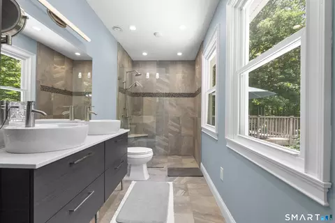 Bath - 7 Williams Dr, Prospect, CT 06712 photo 3 of 6