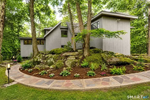 95 Thankful Stow Rd, Guilford, CT 06437