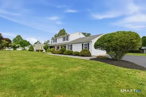 19 Zephyr Rd, Trumbull, CT 06611